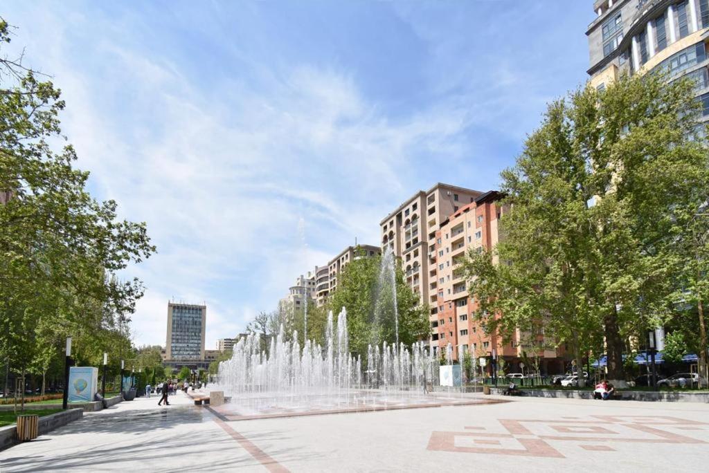 74/3New Building In The Center Of The Capital Daire Erivan Dış mekan fotoğraf