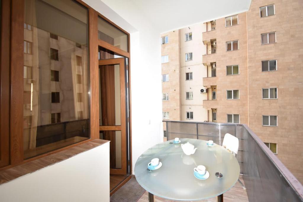 74/3New Building In The Center Of The Capital Daire Erivan Dış mekan fotoğraf